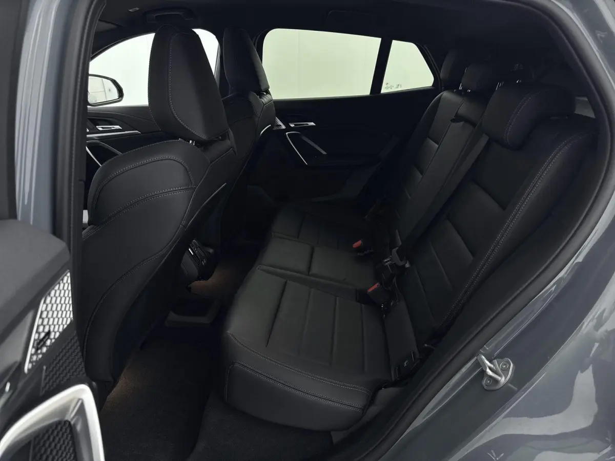 eDrive20 67 kWh | TREKHAAK | 360 CAMERA | MEMORY STOELEN | HARMAN KARDON | ELEK.KOFFERBAK | STOELVERWARMING | M-SPORT | LEDER | HEADUP DISPLAY |