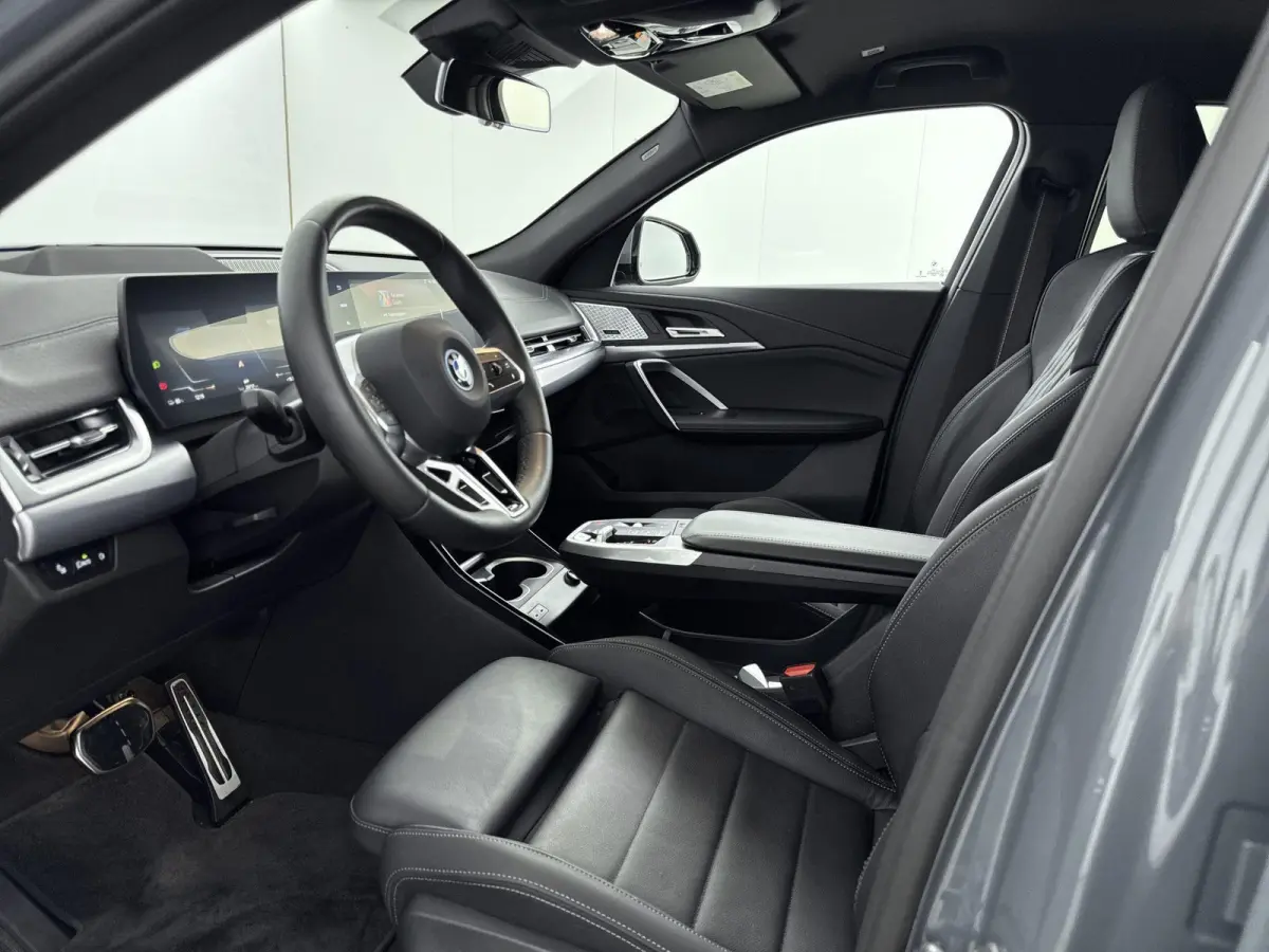 eDrive20 67 kWh | TREKHAAK | 360 CAMERA | MEMORY STOELEN | HARMAN KARDON | ELEK.KOFFERBAK | STOELVERWARMING | M-SPORT | LEDER | HEADUP DISPLAY |