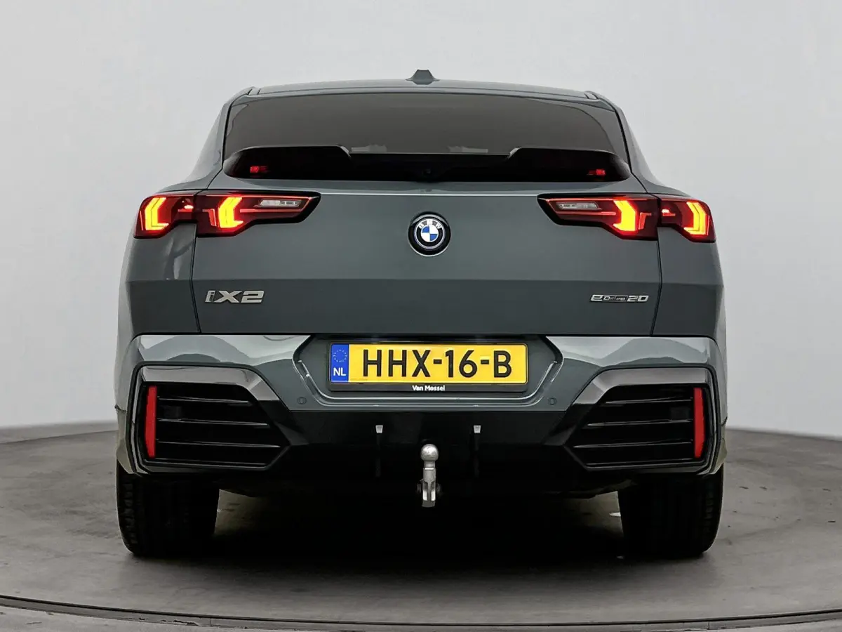 eDrive20 67 kWh | TREKHAAK | 360 CAMERA | MEMORY STOELEN | HARMAN KARDON | ELEK.KOFFERBAK | STOELVERWARMING | M-SPORT | LEDER | HEADUP DISPLAY |