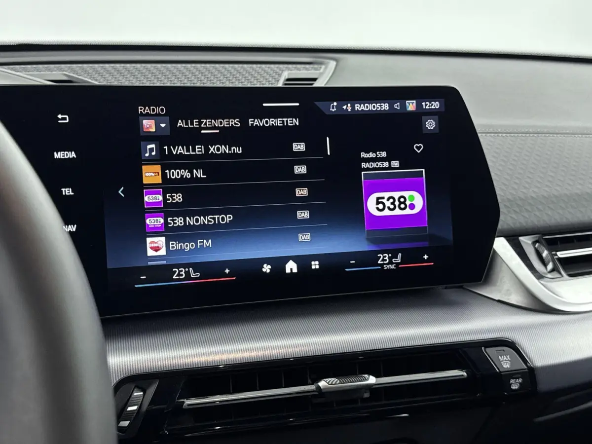 eDrive20 67 kWh | TREKHAAK | 360 CAMERA | MEMORY STOELEN | HARMAN KARDON | ELEK.KOFFERBAK | STOELVERWARMING | M-SPORT | LEDER | HEADUP DISPLAY |