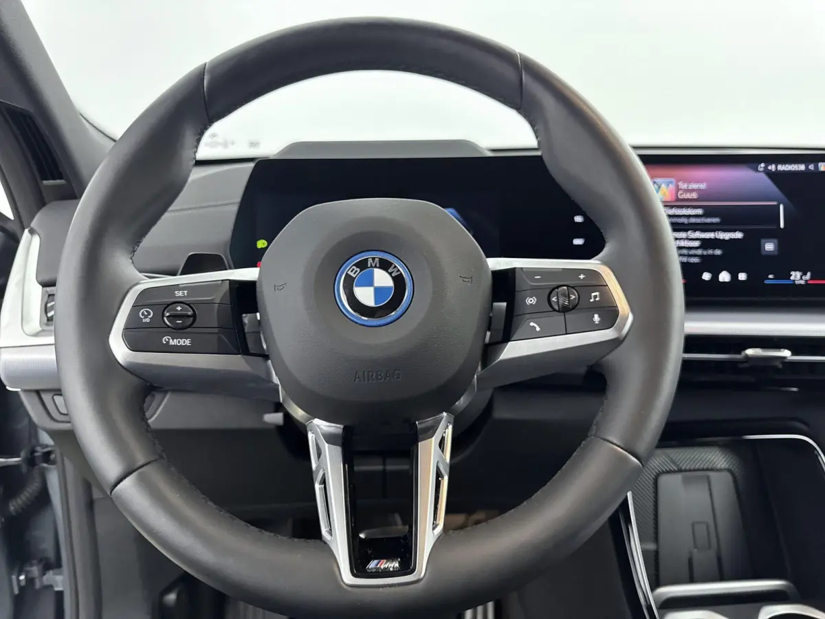 eDrive20 67 kWh | TREKHAAK | 360 CAMERA | MEMORY STOELEN | HARMAN KARDON | ELEK.KOFFERBAK | STOELVERWARMING | M-SPORT | LEDER | HEADUP DISPLAY |
