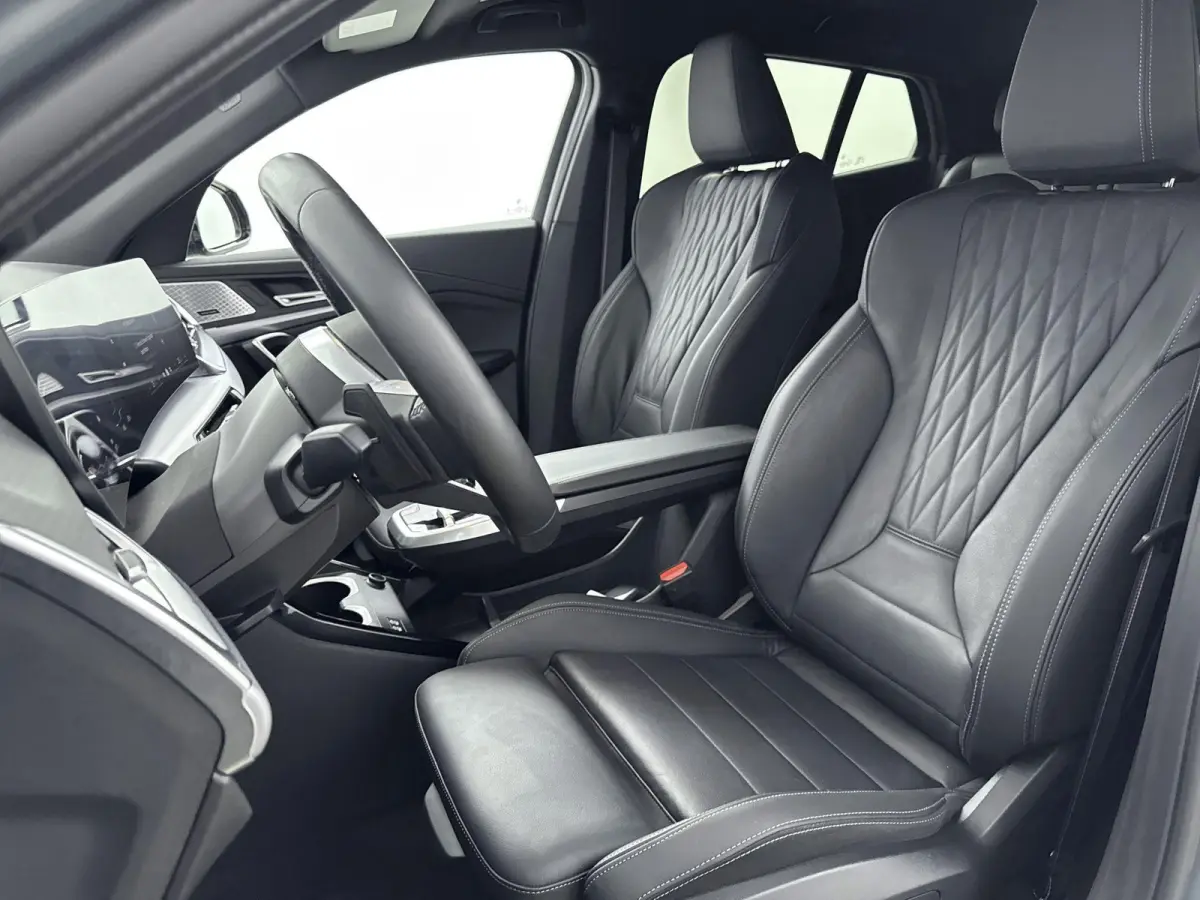 eDrive20 67 kWh | TREKHAAK | 360 CAMERA | MEMORY STOELEN | HARMAN KARDON | ELEK.KOFFERBAK | STOELVERWARMING | M-SPORT | LEDER | HEADUP DISPLAY |