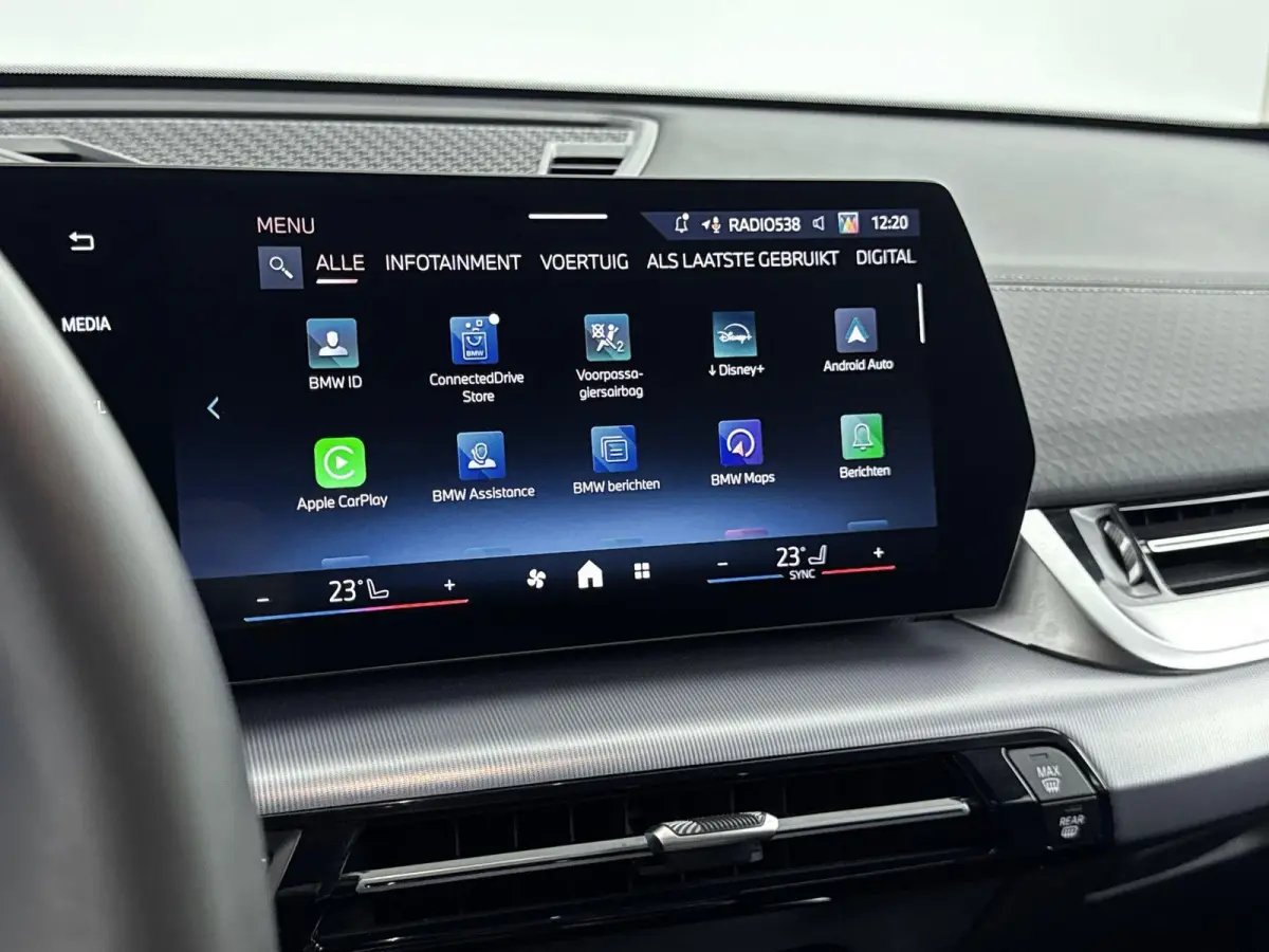 eDrive20 67 kWh | TREKHAAK | 360 CAMERA | MEMORY STOELEN | HARMAN KARDON | ELEK.KOFFERBAK | STOELVERWARMING | M-SPORT | LEDER | HEADUP DISPLAY |