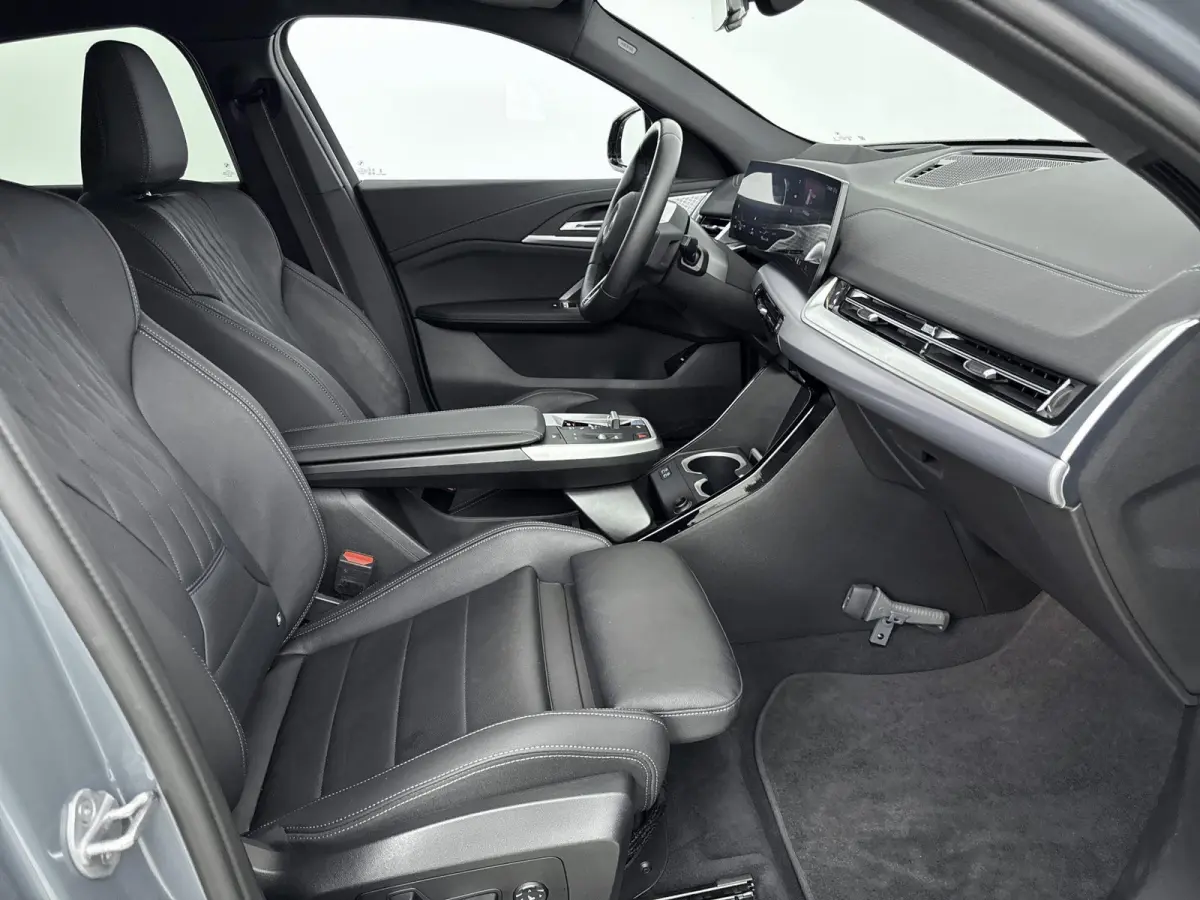 eDrive20 67 kWh | TREKHAAK | 360 CAMERA | MEMORY STOELEN | HARMAN KARDON | ELEK.KOFFERBAK | STOELVERWARMING | M-SPORT | LEDER | HEADUP DISPLAY |