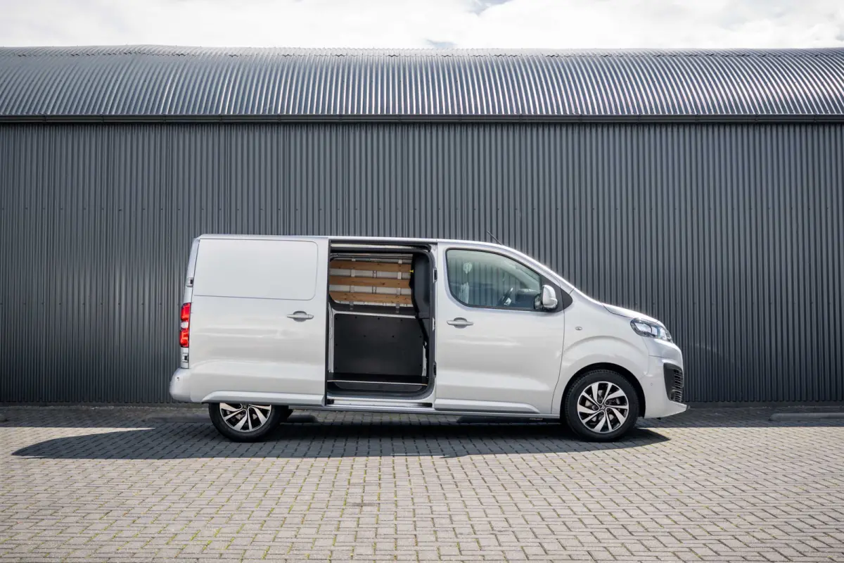 2.0 BlueHDi 120PK | Nieuwstaat | 3-Zits | Camera | Carplay | Cruise | PDC | Airco