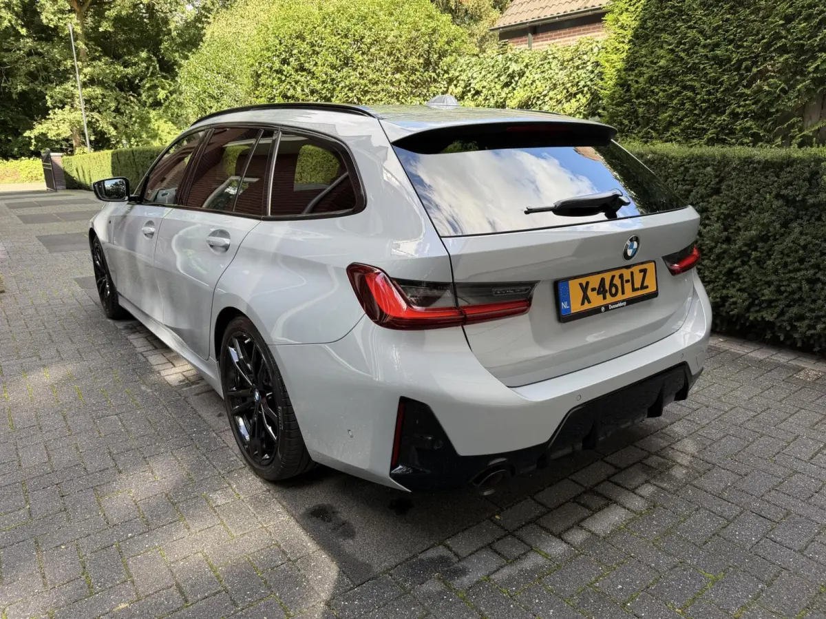 BMW 320i M Sport Edition|Pano |Adapt |H&K |Trek BMW 3-serie 320i M Sport Edition|Pano |Adapt |H&K |Trek |19"