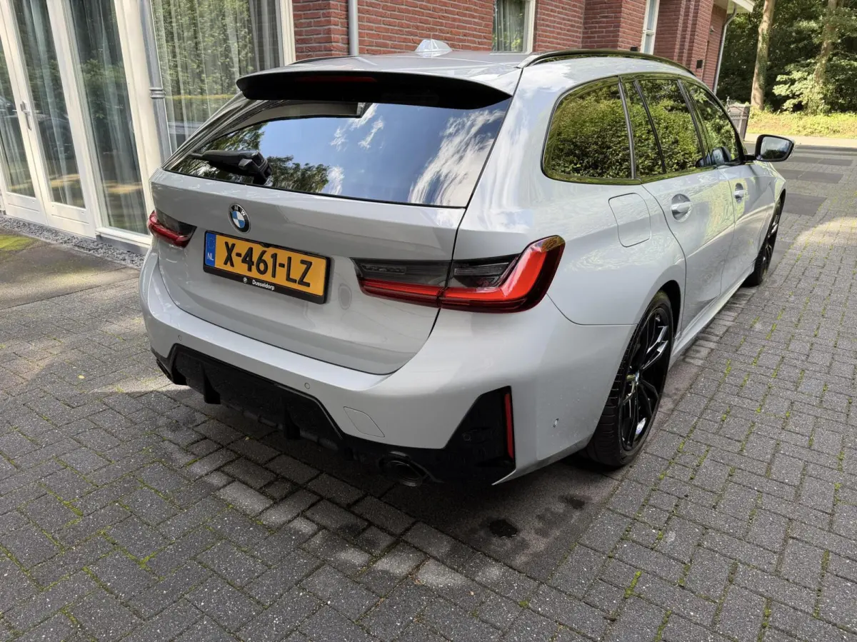 BMW 320i M Sport Edition|Pano |Adapt |H&K |Trek BMW 3-serie 320i M Sport Edition|Pano |Adapt |H&K |Trek |19"