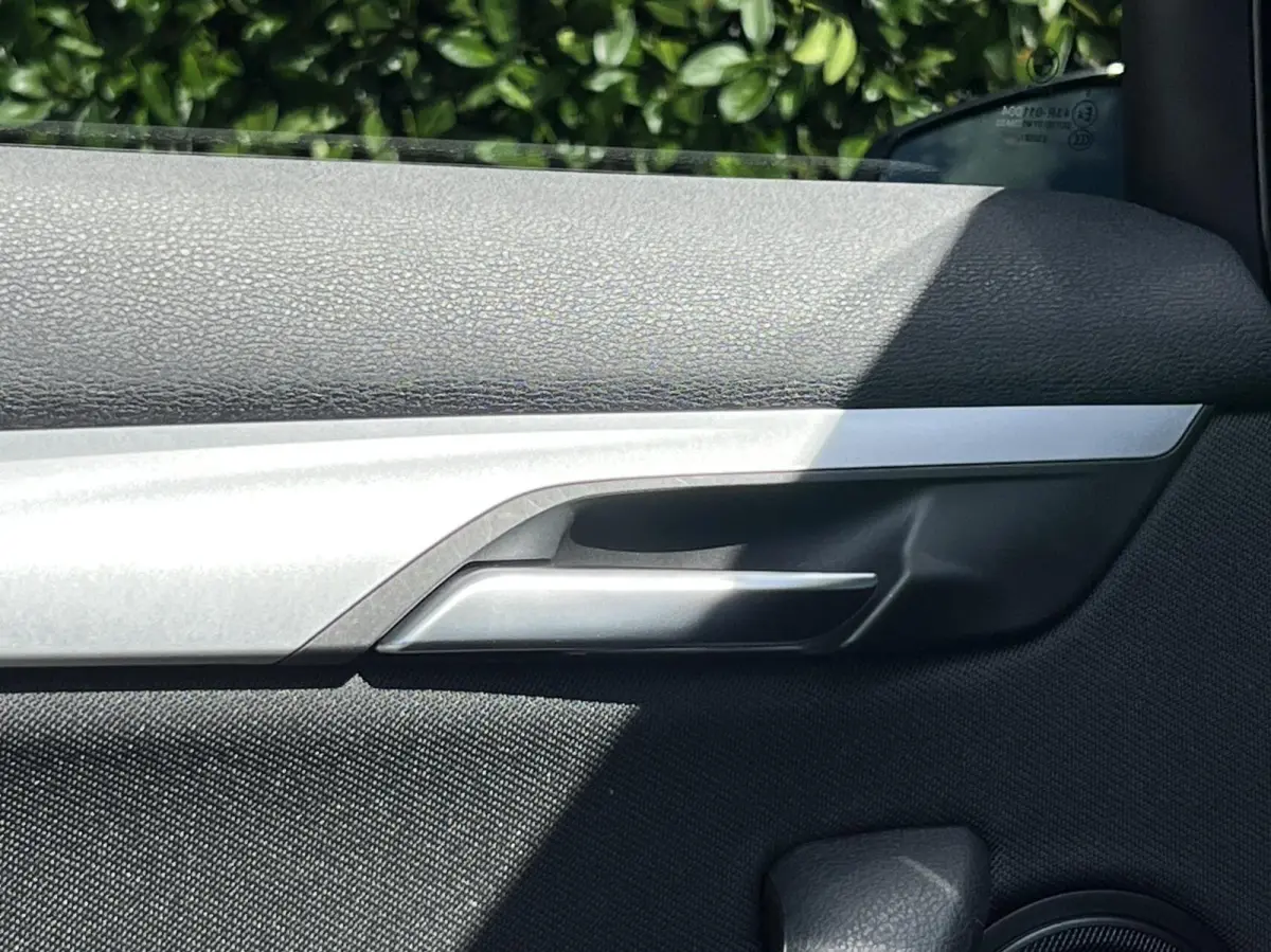 sDrive18i Executive Edition, NL AUTO, NAP LOGISCH, NAVIGATIE, CARPLAY, CLIMATE CONTROL, CRUISE CONTROL, HUD, KEYLESS, ELEKTRISCHE KOFFERKLEP, LICHTMETAAL 18"