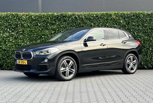 sDrive18i Executive Edition, NL AUTO, NAP LOGISCH, NAVIGATIE, CARPLAY, CLIMATE CONTROL, CRUISE CONTROL, HUD, KEYLESS, ELEKTRISCHE KOFFERKLEP, LICHTMETAAL 18"