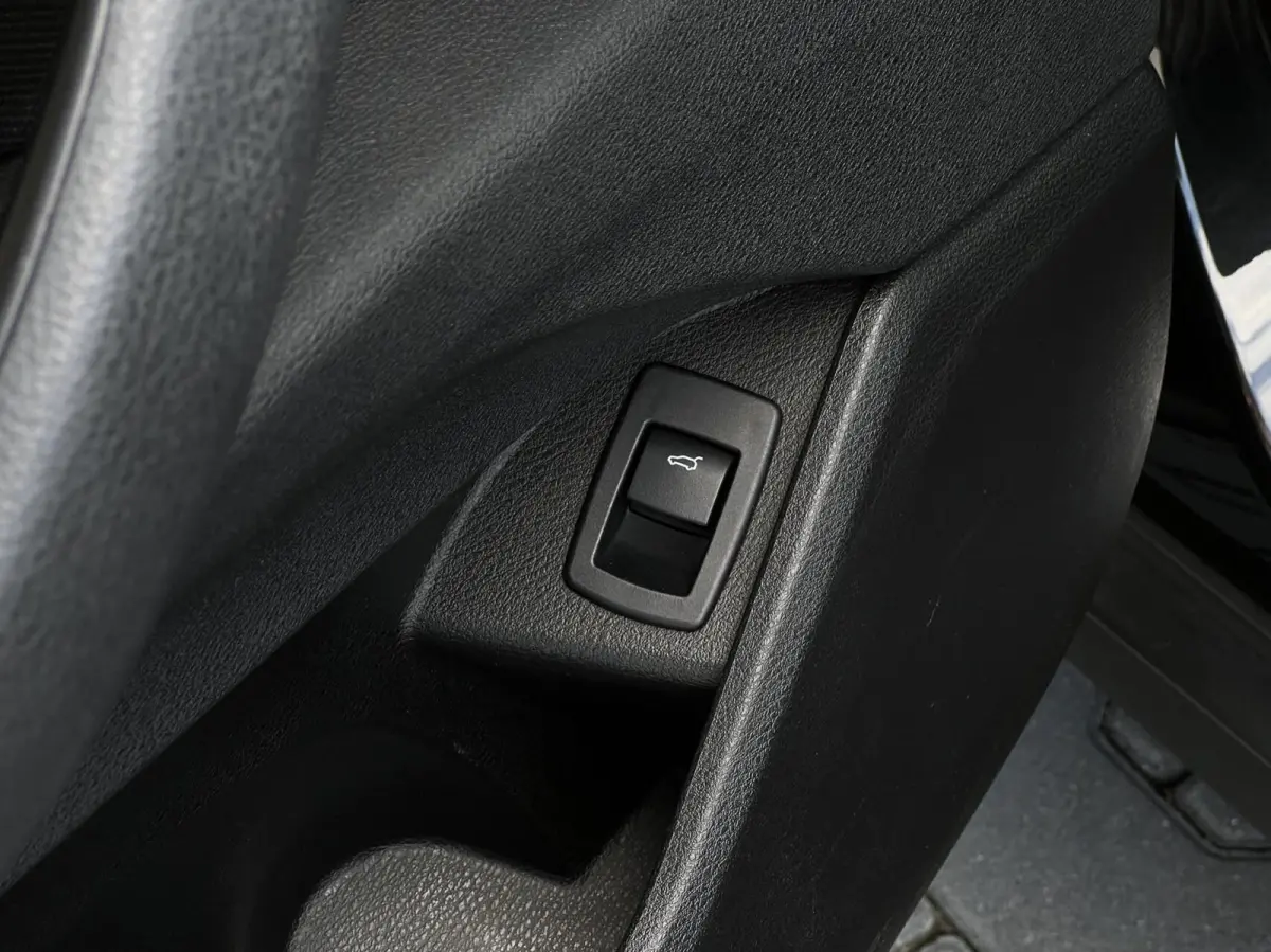 sDrive18i Executive Edition, NL AUTO, NAP LOGISCH, NAVIGATIE, CARPLAY, CLIMATE CONTROL, CRUISE CONTROL, HUD, KEYLESS, ELEKTRISCHE KOFFERKLEP, LICHTMETAAL 18"