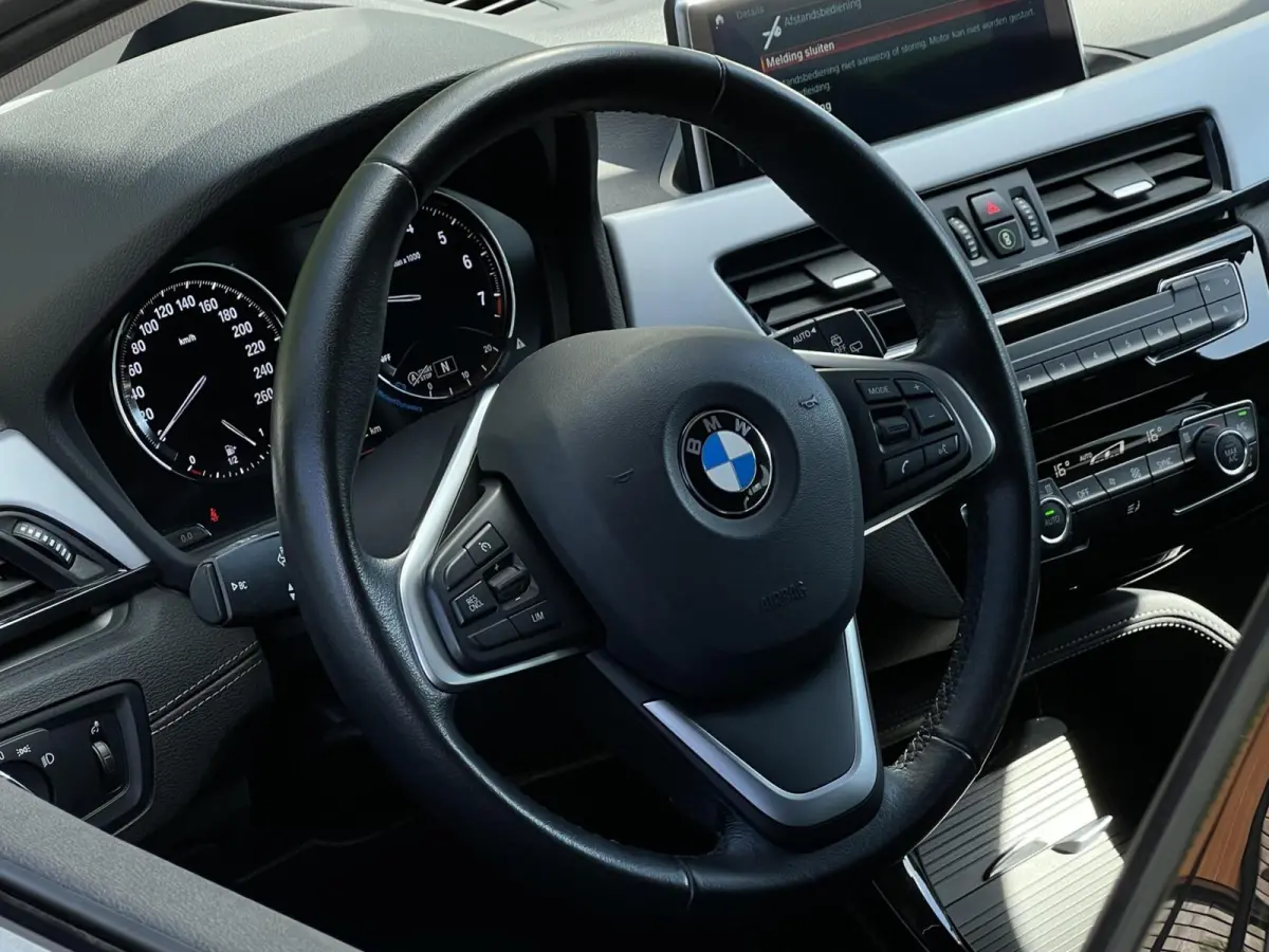 sDrive18i Executive Edition, NL AUTO, NAP LOGISCH, NAVIGATIE, CARPLAY, CLIMATE CONTROL, CRUISE CONTROL, HUD, KEYLESS, ELEKTRISCHE KOFFERKLEP, LICHTMETAAL 18"