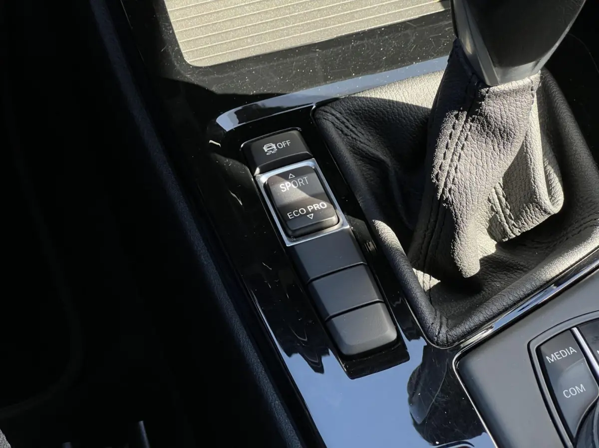 sDrive18i Executive Edition, NL AUTO, NAP LOGISCH, NAVIGATIE, CARPLAY, CLIMATE CONTROL, CRUISE CONTROL, HUD, KEYLESS, ELEKTRISCHE KOFFERKLEP, LICHTMETAAL 18"