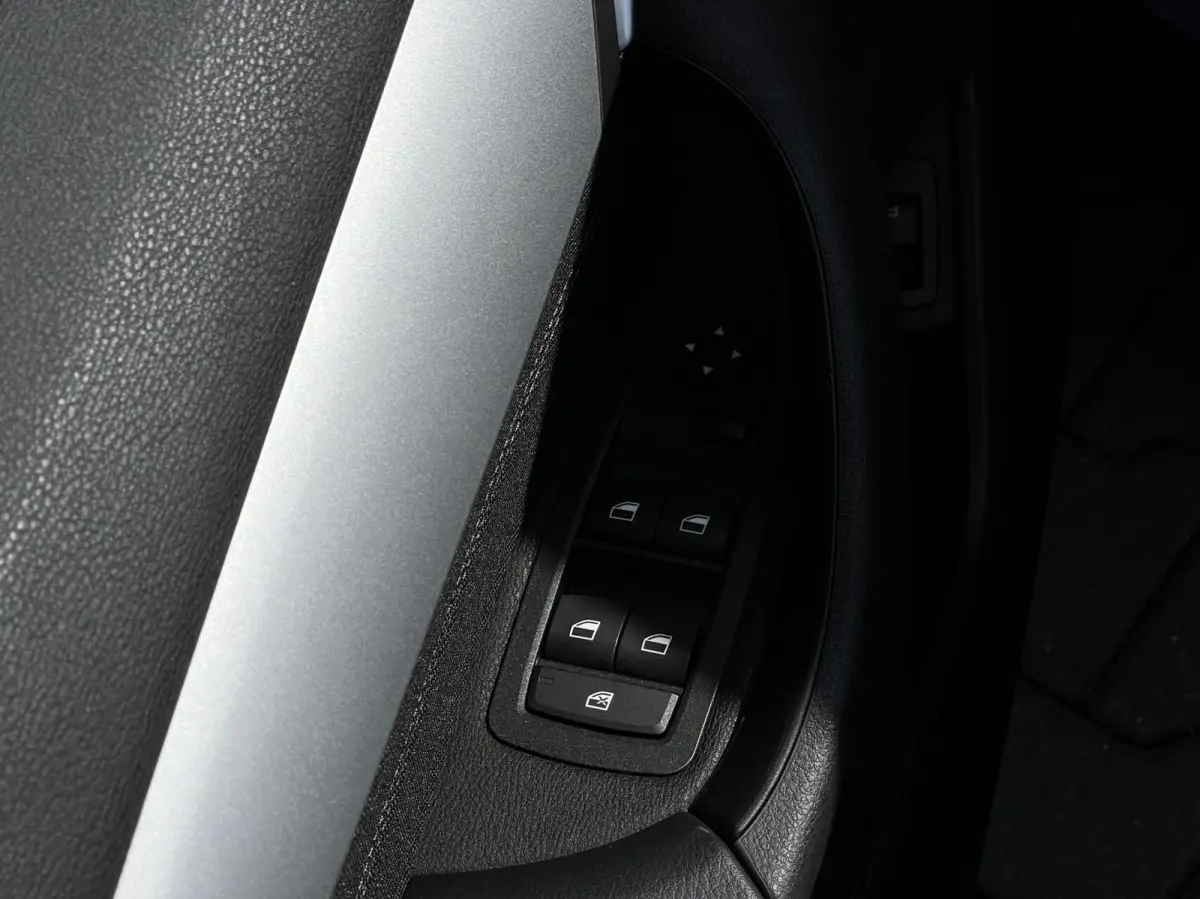 sDrive18i Executive Edition, NL AUTO, NAP LOGISCH, NAVIGATIE, CARPLAY, CLIMATE CONTROL, CRUISE CONTROL, HUD, KEYLESS, ELEKTRISCHE KOFFERKLEP, LICHTMETAAL 18"