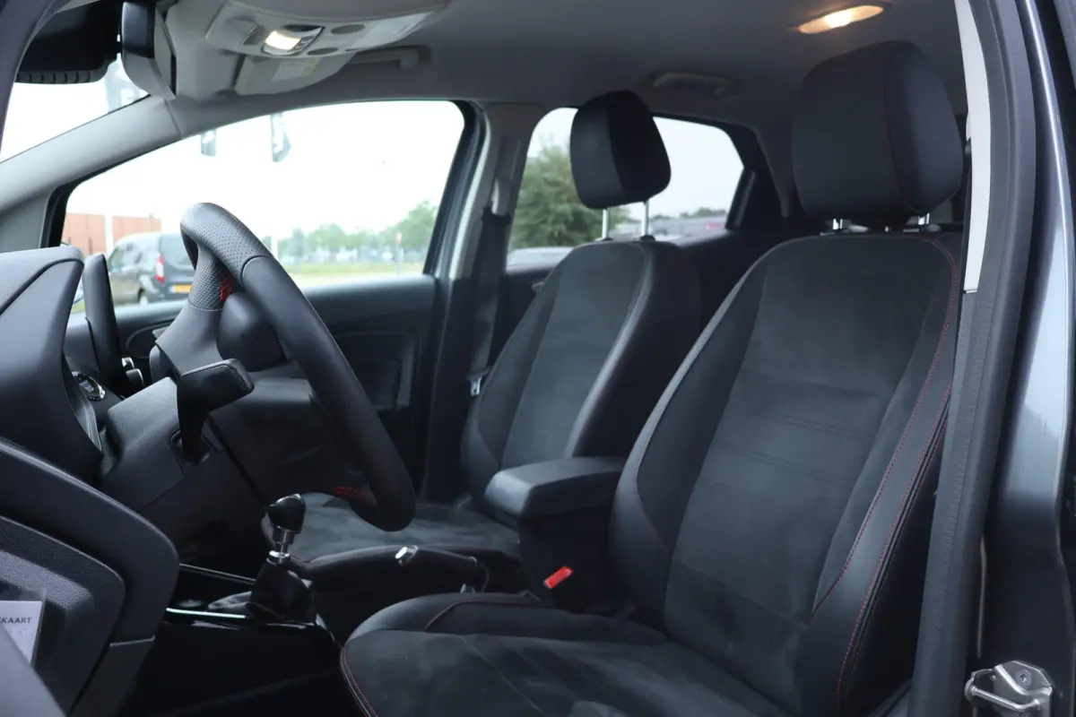 1.0 EcoBoost ST-Line | Cruise Control | Achteruitrij Camera | Pakeersensoren Voor/Achter | B&O | Dodehoeksdetectie | Navigatie |