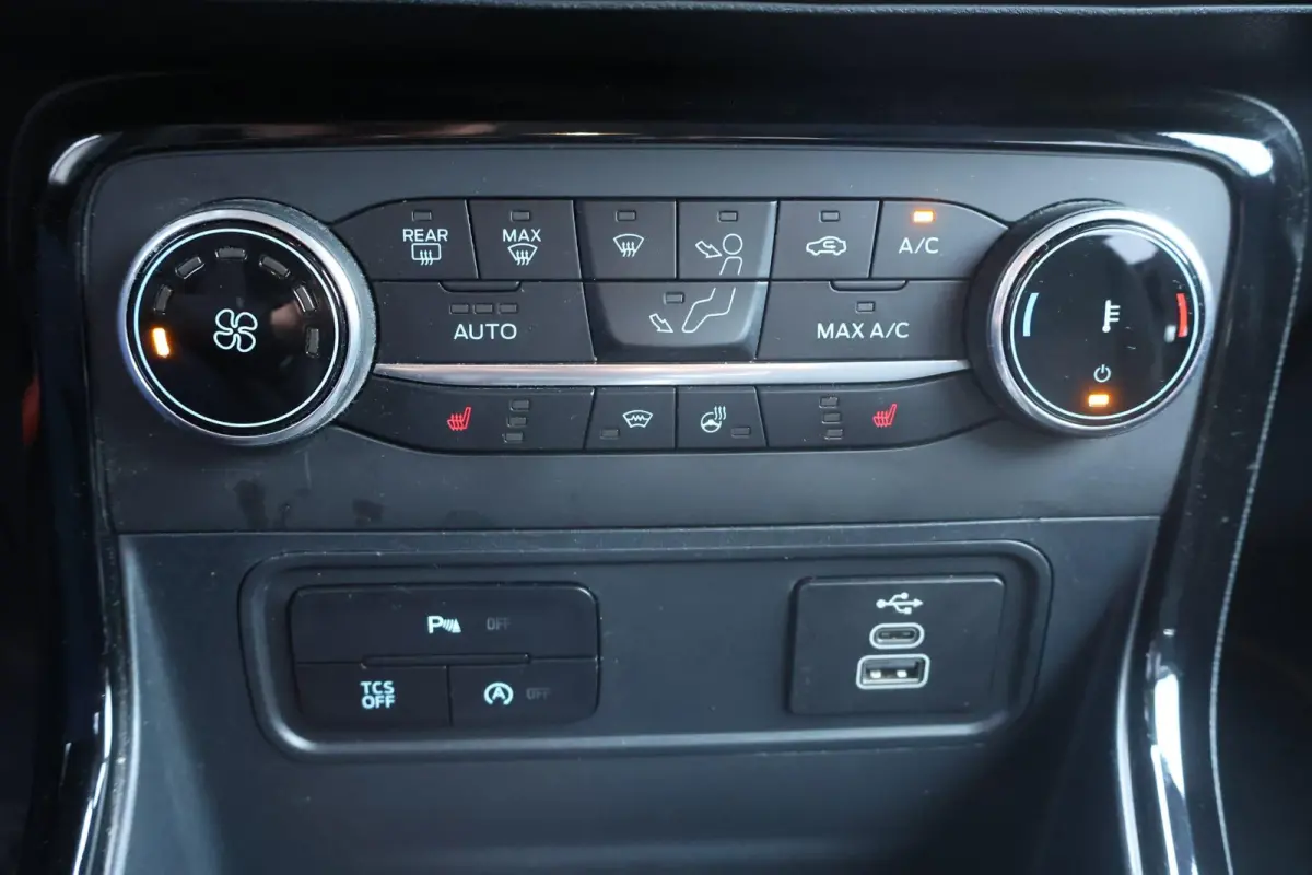 1.0 EcoBoost ST-Line | Cruise Control | Achteruitrij Camera | Pakeersensoren Voor/Achter | B&O | Dodehoeksdetectie | Navigatie |