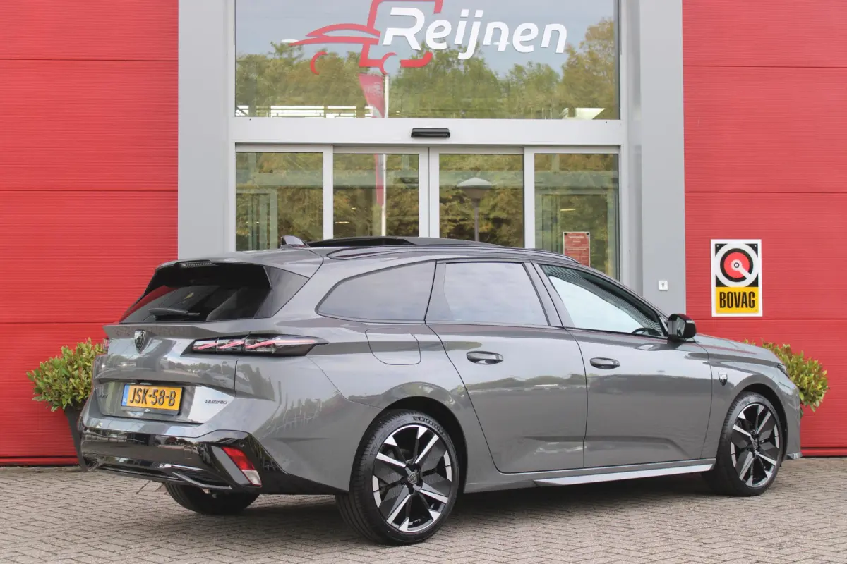 Peugeot 308 SW 1.2 Hybrid 145PK GT AUTOMAAT | PANORAMA SCHUIF/KANTEL DAK | AFNEEMBARE TREKHAAK | NAVIGATIE | SENSATION PACK: FOCAL HIFI SYSTEM (PREMIUM HIFI SYSTEEM MET 10 SPEAKERS)/DRAADLOZ