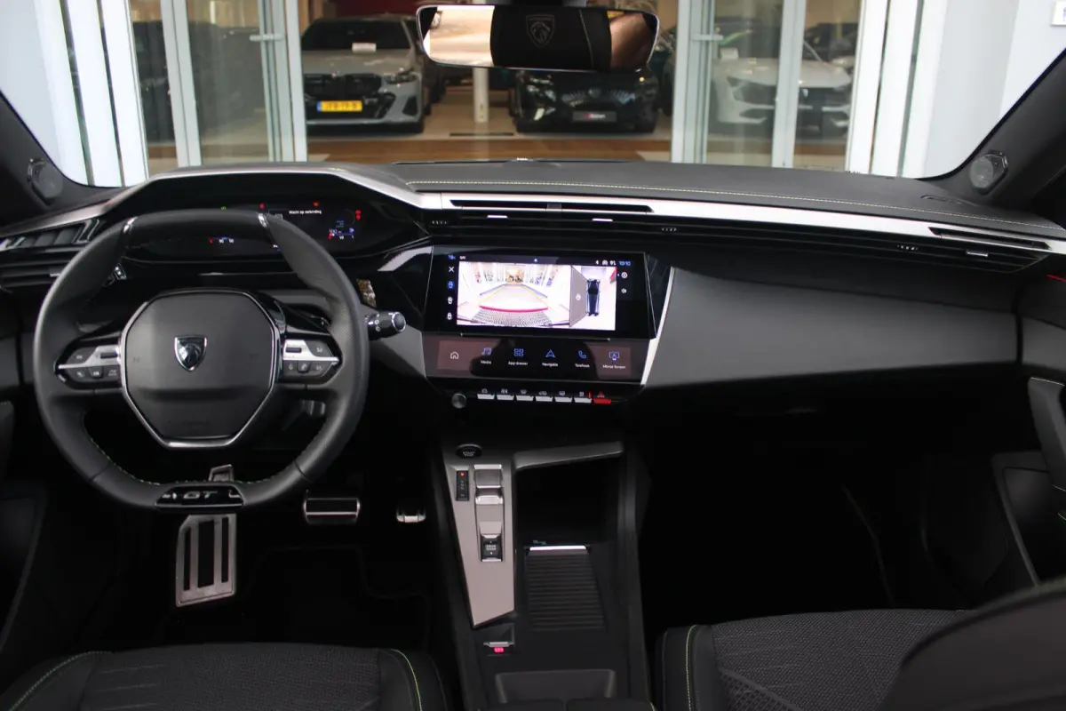 Peugeot 308 SW 1.2 Hybrid 145PK GT AUTOMAAT | PANORAMA SCHUIF/KANTEL DAK | AFNEEMBARE TREKHAAK | NAVIGATIE | SENSATION PACK: FOCAL HIFI SYSTEM (PREMIUM HIFI SYSTEEM MET 10 SPEAKERS)/DRAADLOZ