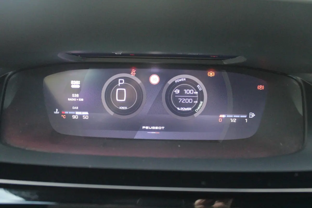 Peugeot 308 SW 1.2 Hybrid 145PK GT AUTOMAAT | PANORAMA SCHUIF/KANTEL DAK | AFNEEMBARE TREKHAAK | NAVIGATIE | SENSATION PACK: FOCAL HIFI SYSTEM (PREMIUM HIFI SYSTEEM MET 10 SPEAKERS)/DRAADLOZ