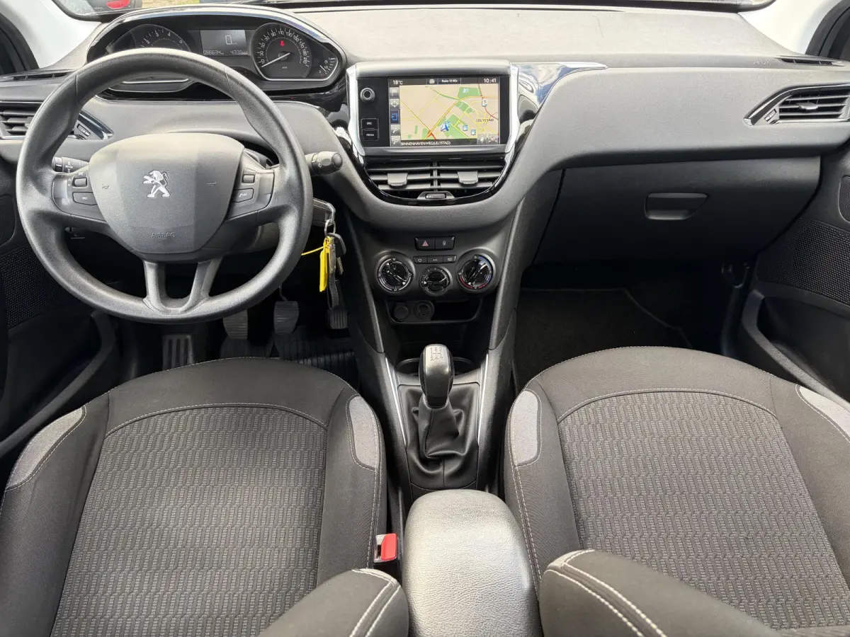 1.2 PureTech Blue Lion ✓Nieuwe D-riem✓Afn.Trekhaak✓Carplay✓Navi✓Airco✓Cruise✓Pdc✓2e Eigenaar✓Weinig Km✓5 Deurs✓N.A.P✓Apk tot 08-2027