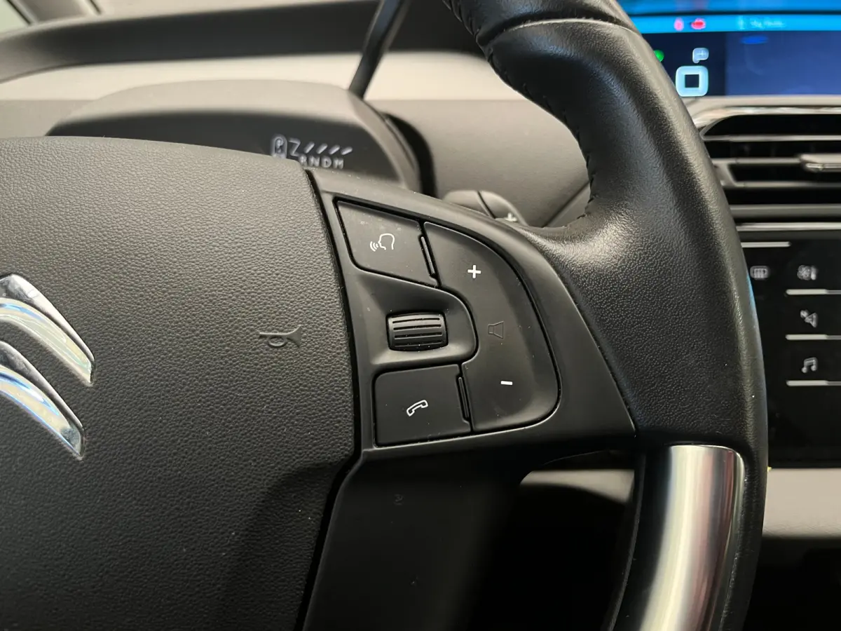 1.2 Turbo 130PK Feel Panoramische voorruit | Camera | Parkeersensoren voor & achter | Navi | Apple/Android Carplay | Achteruitrijcamera | Airco (automatisch) | Apple Carplay/Android Auto|tel
