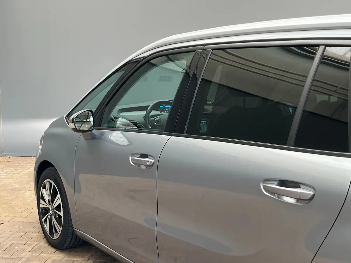 1.2 Turbo 130PK Feel Panoramische voorruit | Camera | Parkeersensoren voor & achter | Navi | Apple/Android Carplay | Achteruitrijcamera | Airco (automatisch) | Apple Carplay/Android Auto|tel