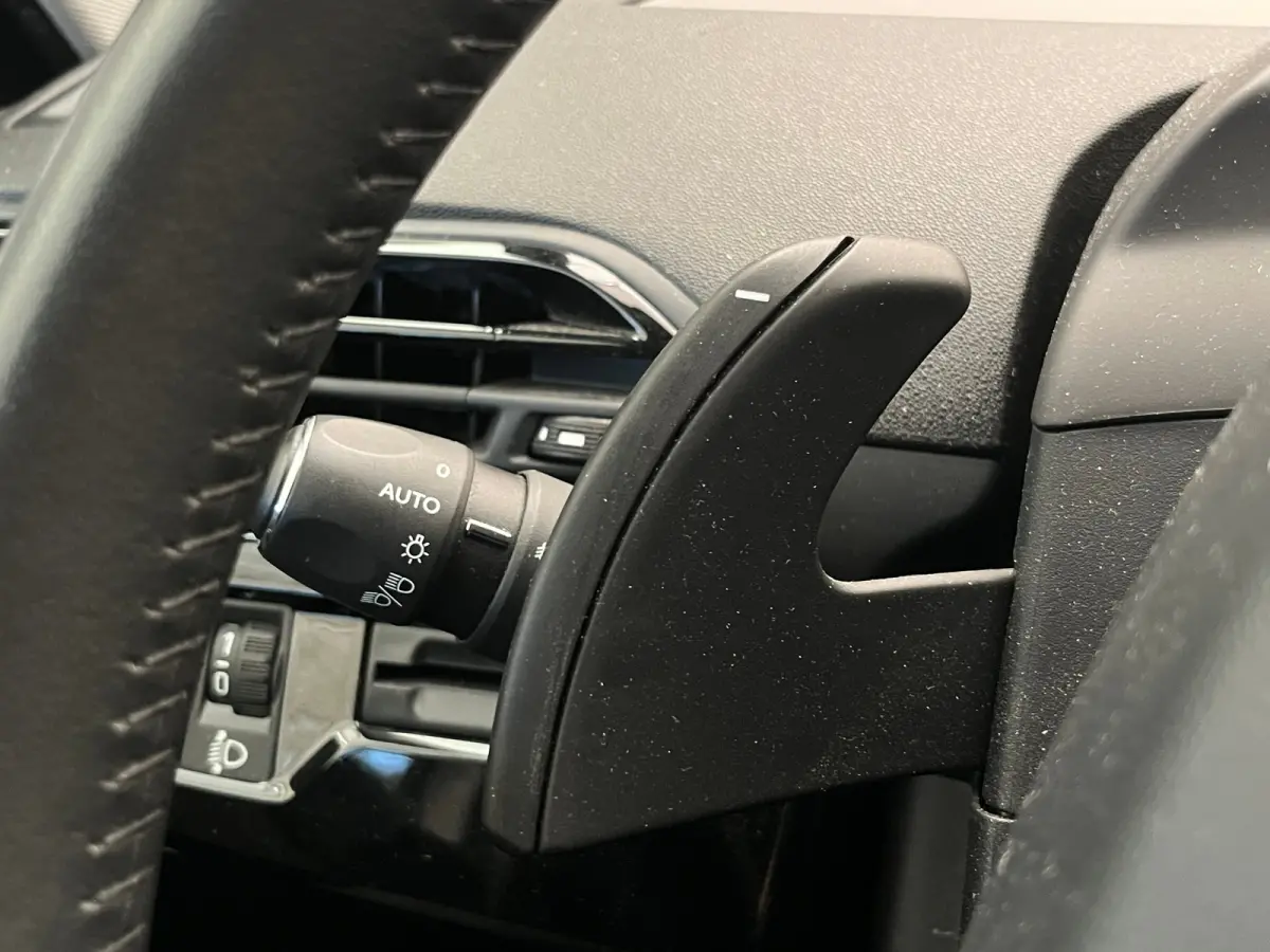 1.2 Turbo 130PK Feel Panoramische voorruit | Camera | Parkeersensoren voor & achter | Navi | Apple/Android Carplay | Achteruitrijcamera | Airco (automatisch) | Apple Carplay/Android Auto|tel