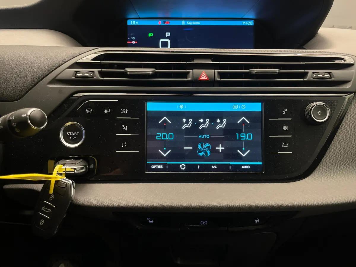 1.2 Turbo 130PK Feel Panoramische voorruit | Camera | Parkeersensoren voor & achter | Navi | Apple/Android Carplay | Achteruitrijcamera | Airco (automatisch) | Apple Carplay/Android Auto|tel