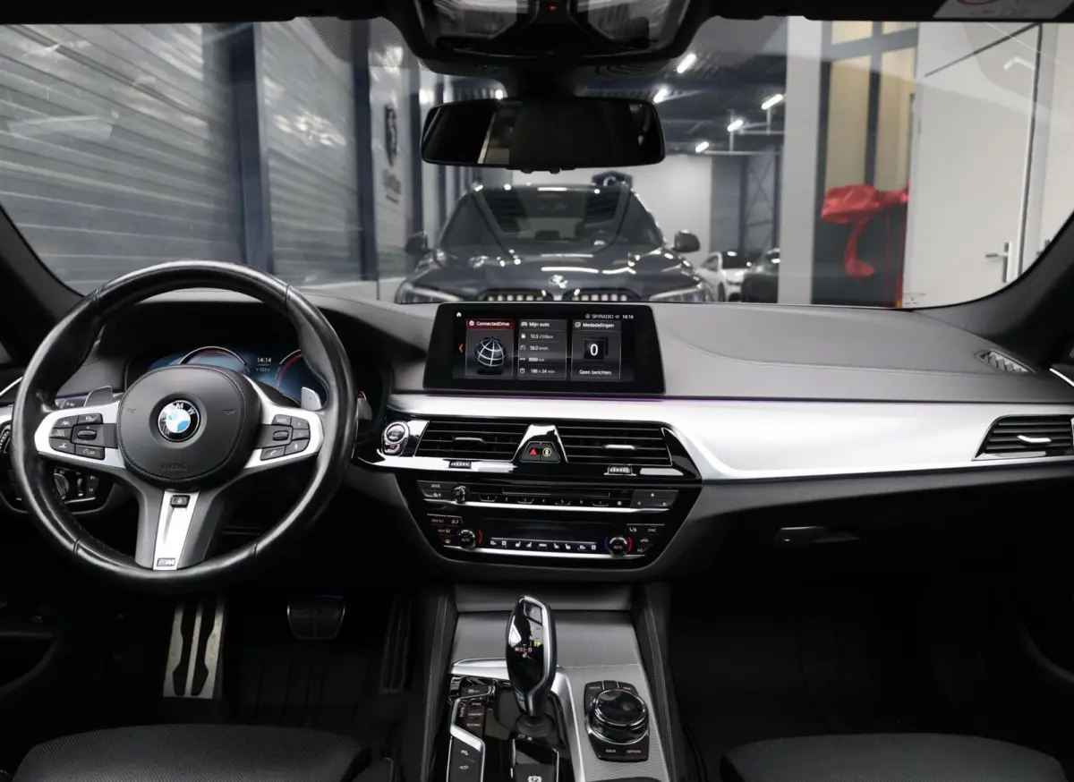 540i xDrive M-Sport LED/VIRTUAL/SFEER/PANO/LEER+S.VERWARMING+MEMORY/19" LMV/360/ACC/ECC/12 MND GARANTIE!