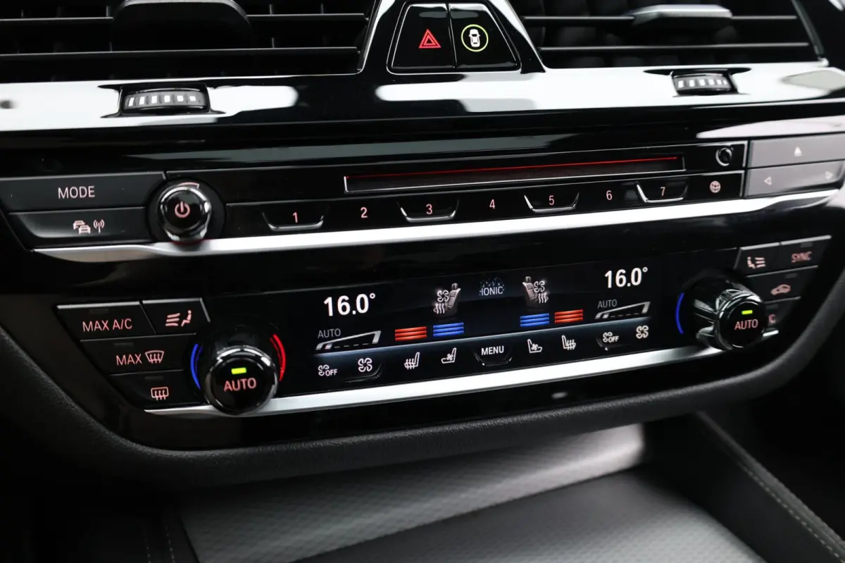 540i xDrive M-Sport LED/VIRTUAL/SFEER/PANO/LEER+S.VERWARMING+MEMORY/19" LMV/360/ACC/ECC/12 MND GARANTIE!
