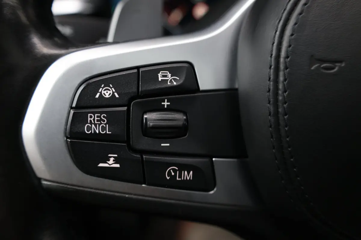 540i xDrive M-Sport LED/VIRTUAL/SFEER/PANO/LEER+S.VERWARMING+MEMORY/19" LMV/360/ACC/ECC/12 MND GARANTIE!