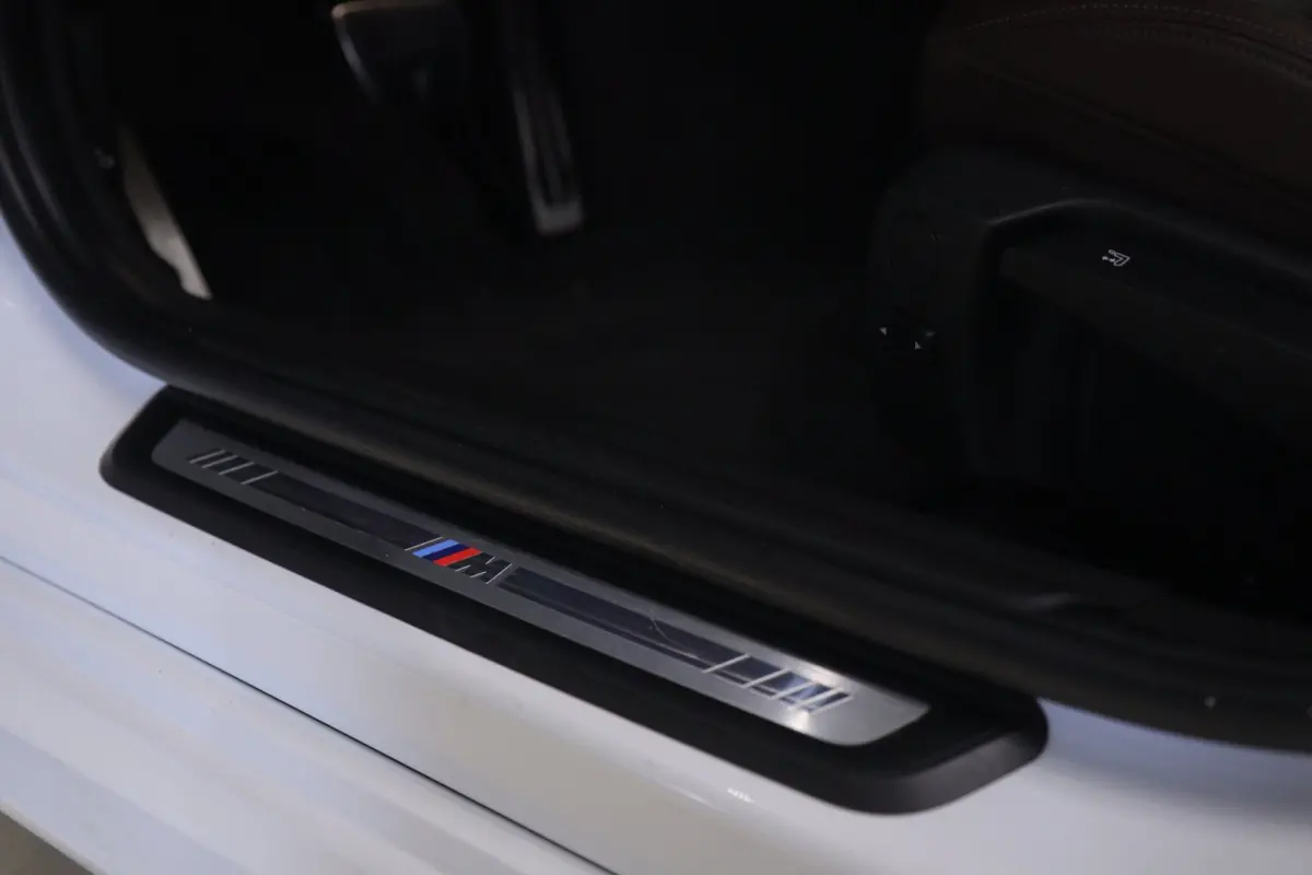 330e High Executive M Sport /PANO/SFEER/CARPLAY/CAM/BOMVOL