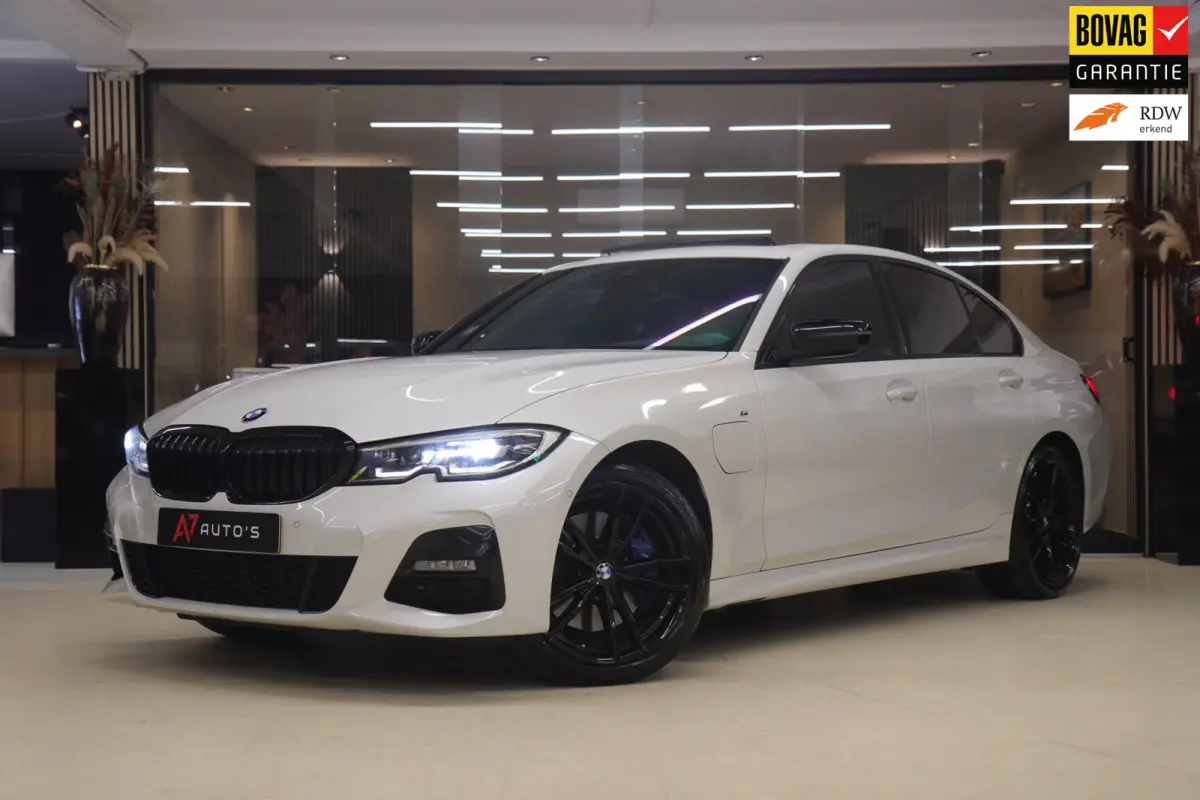 330e High Executive M Sport /PANO/SFEER/CARPLAY/CAM/BOMVOL