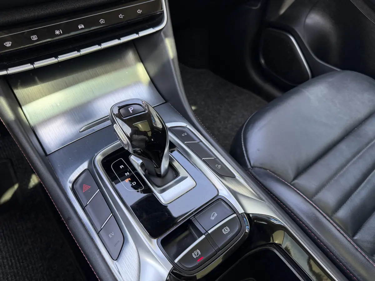 1.5 TGDI Luxury Schuifdak