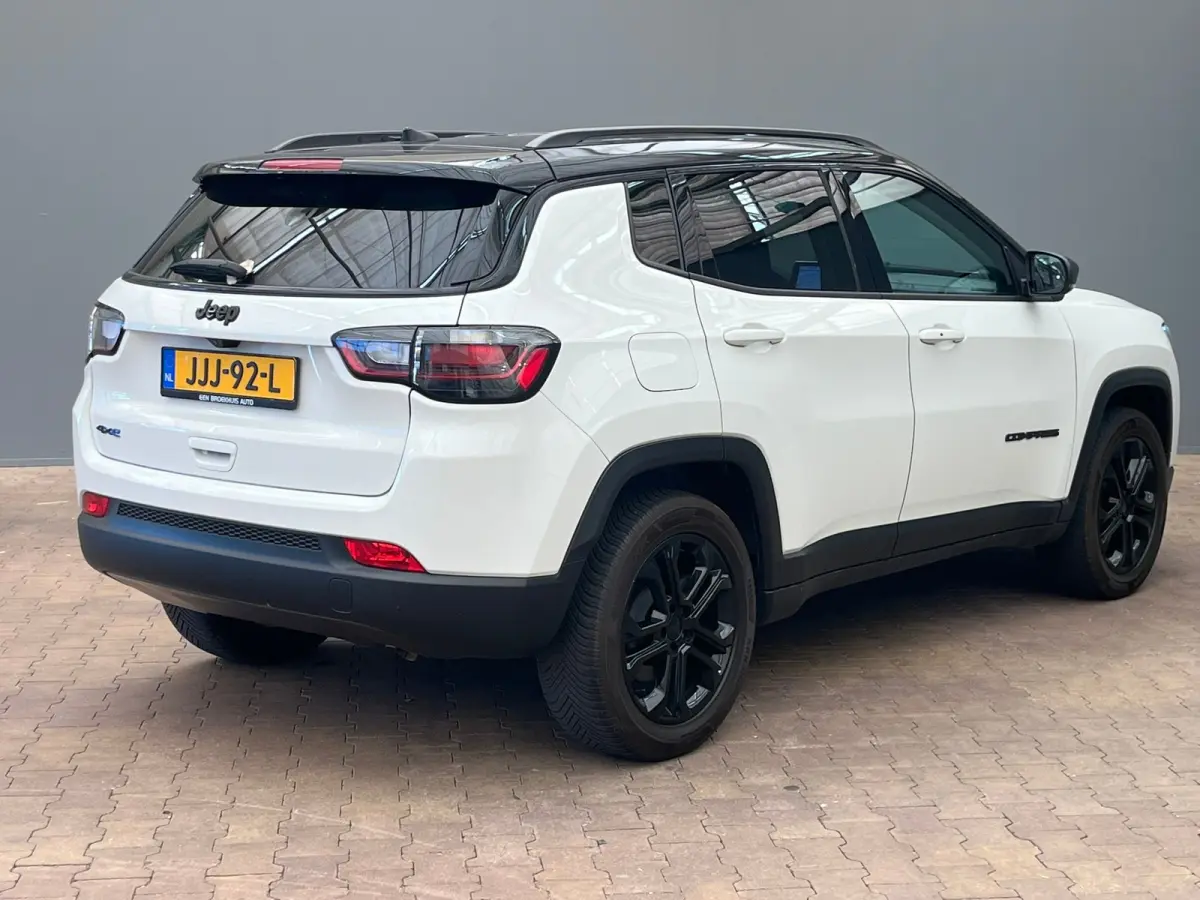 4xe 240 PLUG-IN HYBRID UPLAND AUTOMAAT | Achteruitrijcamera | Afwijkende dakkleur | Apple Carplay/Android Auto|telefoonintegratie premium