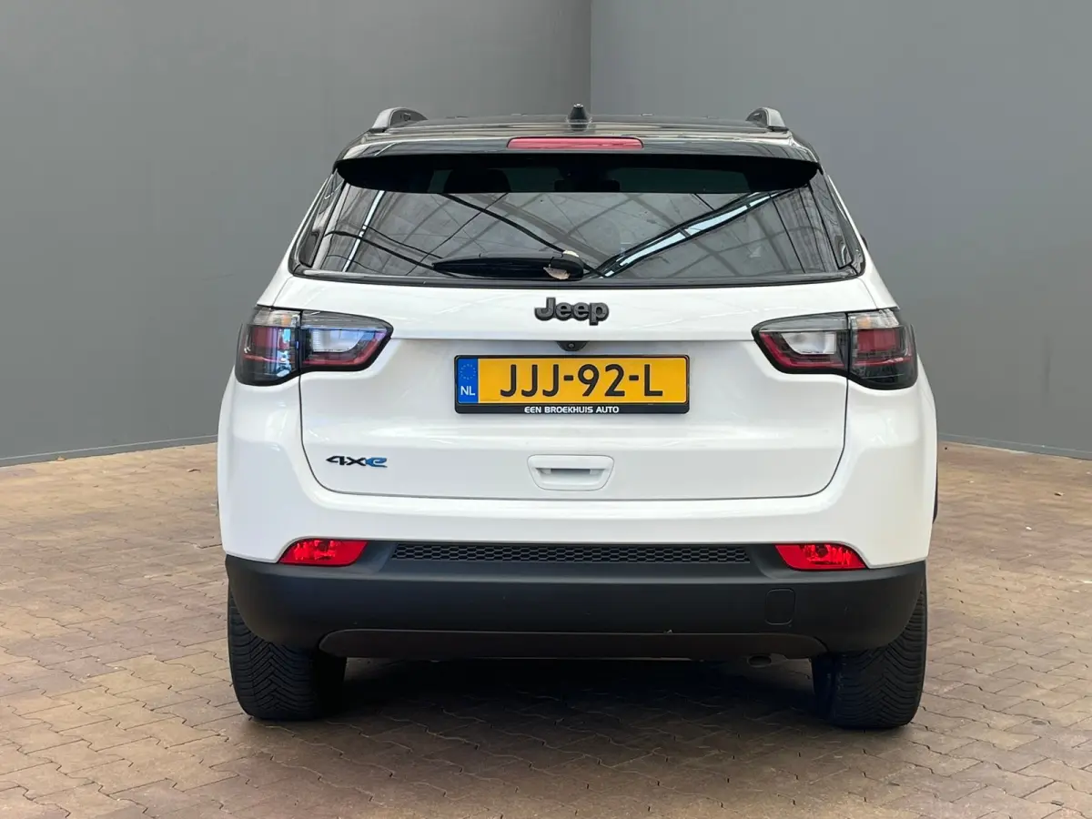4xe 240 PLUG-IN HYBRID UPLAND AUTOMAAT | Achteruitrijcamera | Afwijkende dakkleur | Apple Carplay/Android Auto|telefoonintegratie premium