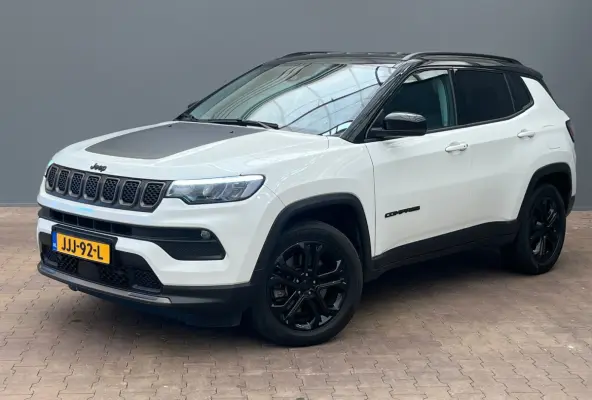 4xe 240 PLUG-IN HYBRID UPLAND AUTOMAAT | Achteruitrijcamera | Afwijkende dakkleur | Apple Carplay/Android Auto|telefoonintegratie premium