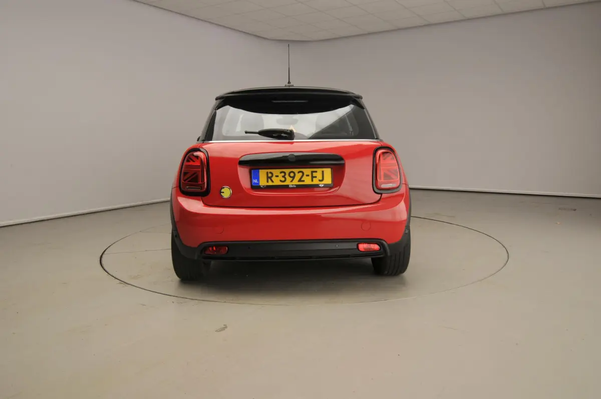 3-Deurs | LED | Navigatie | Stoelverwarming | Sportstoelen | Clima | DAB | Alu 16 inch