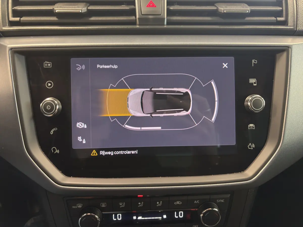 1.0 TSI Style Business Intense | Achteruitrijcamera | Apple Carplay/Android Auto | Cruise control adaptief |