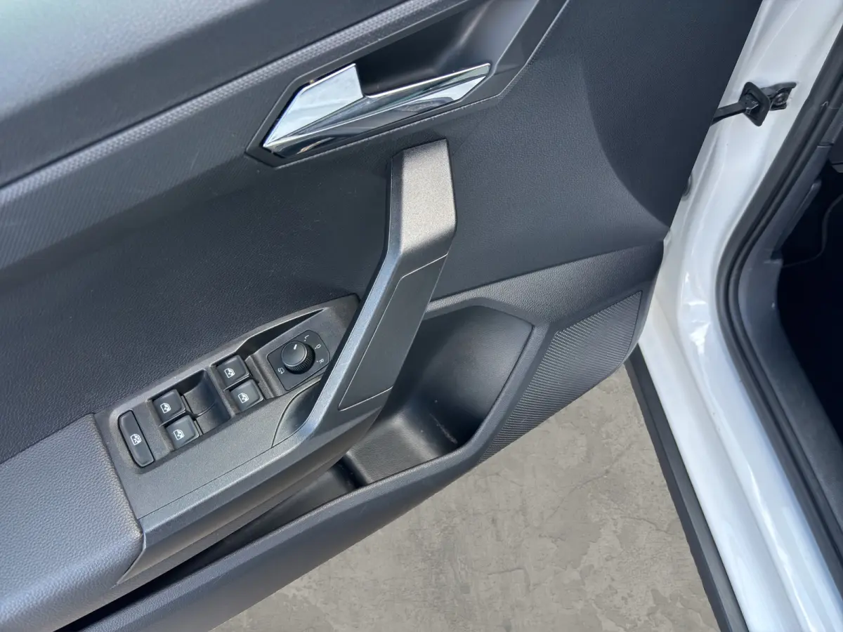 1.0 TSI Style Business Intense | Achteruitrijcamera | Apple Carplay/Android Auto | Cruise control adaptief |