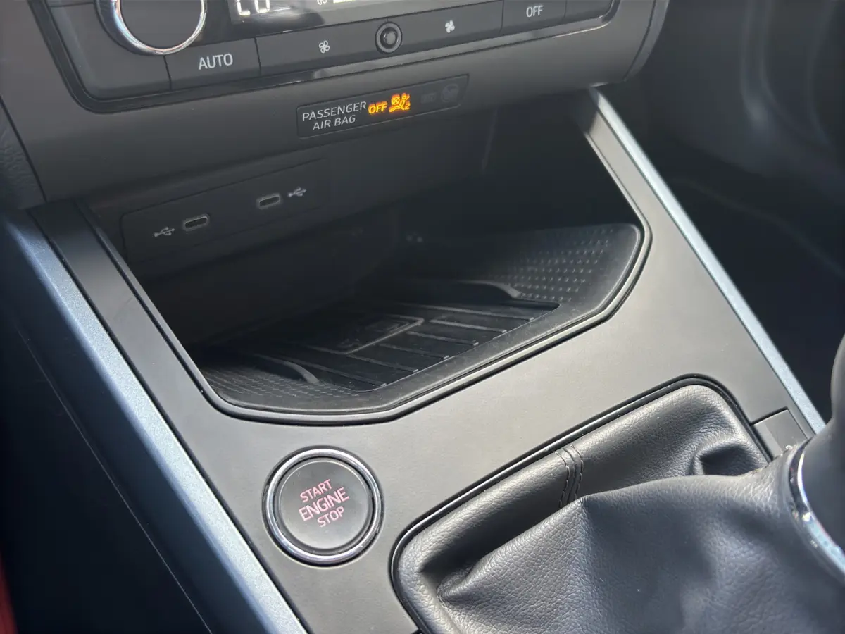 1.0 TSI Style Business Intense | Achteruitrijcamera | Apple Carplay/Android Auto | Cruise control adaptief |