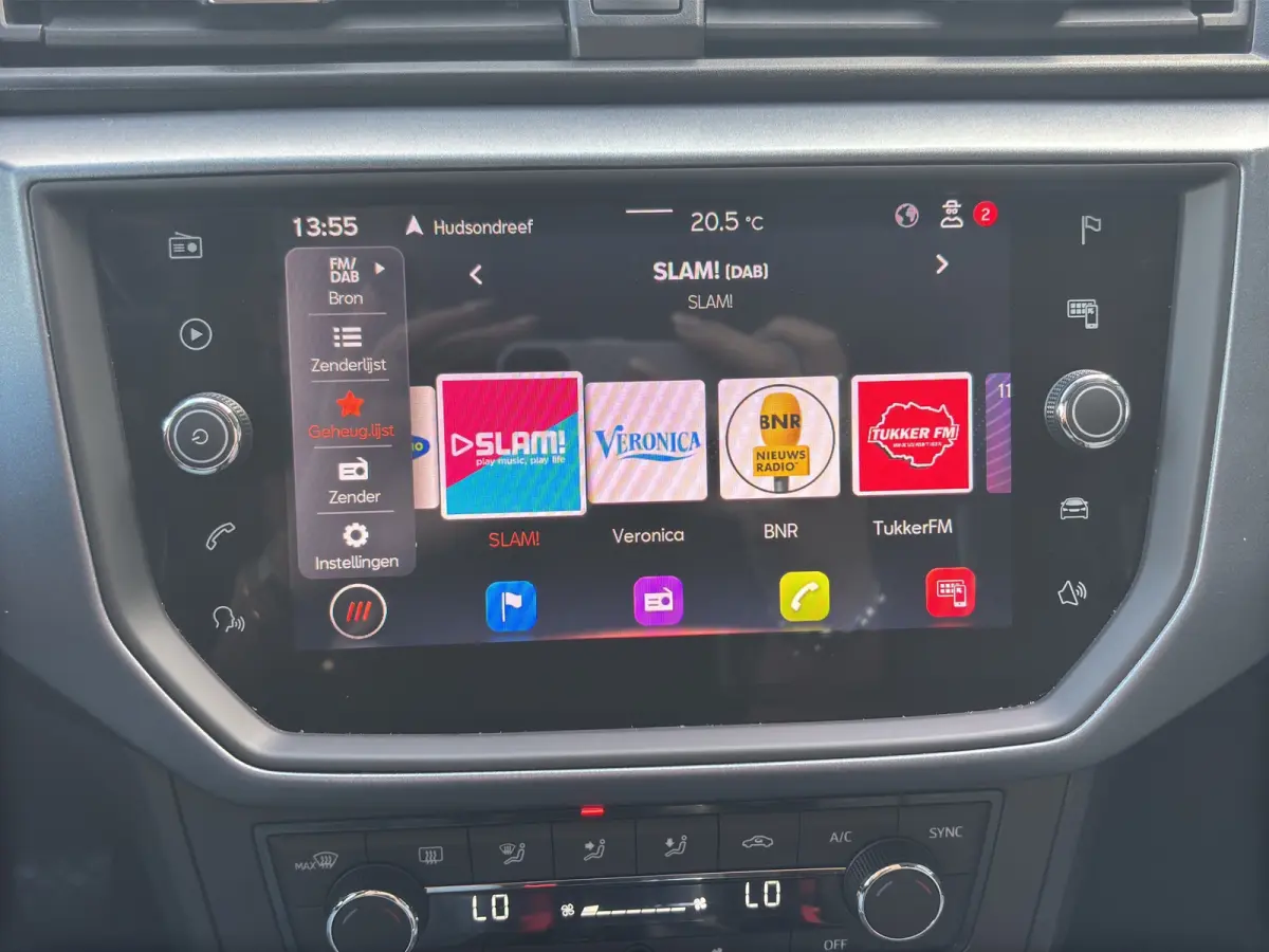 1.0 TSI Style Business Intense | Achteruitrijcamera | Apple Carplay/Android Auto | Cruise control adaptief |