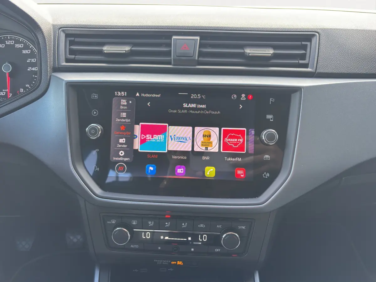 1.0 TSI Style Business Intense | Achteruitrijcamera | Apple Carplay/Android Auto | Cruise control adaptief |