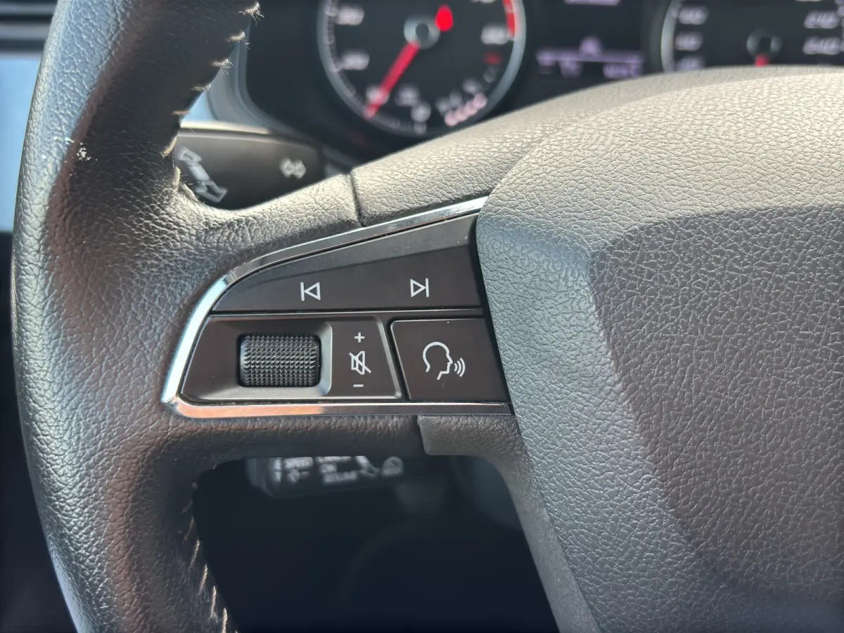 1.0 TSI Style Business Intense | Achteruitrijcamera | Apple Carplay/Android Auto | Cruise control adaptief |