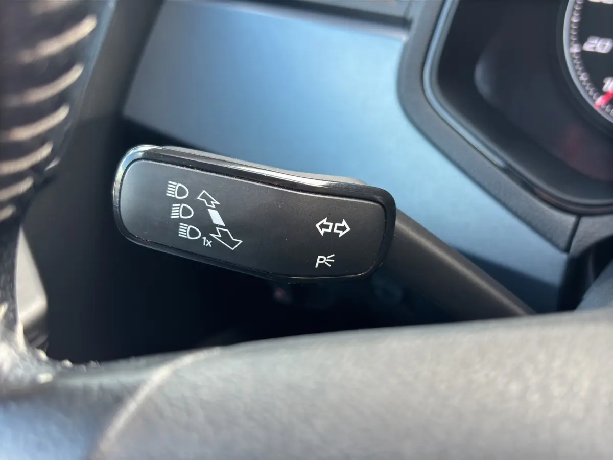 1.0 TSI Style Business Intense | Achteruitrijcamera | Apple Carplay/Android Auto | Cruise control adaptief |