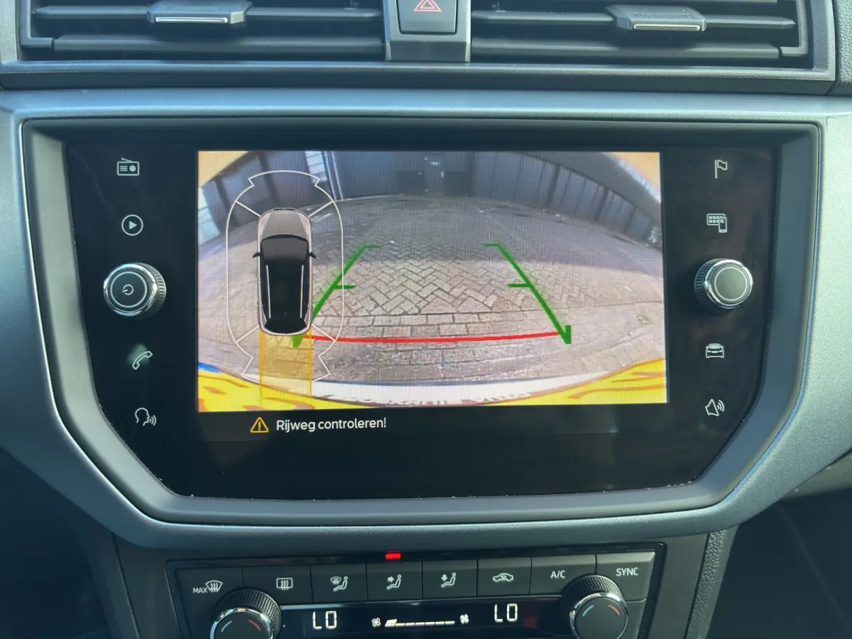 1.0 TSI Style Business Intense | Achteruitrijcamera | Apple Carplay/Android Auto | Cruise control adaptief |