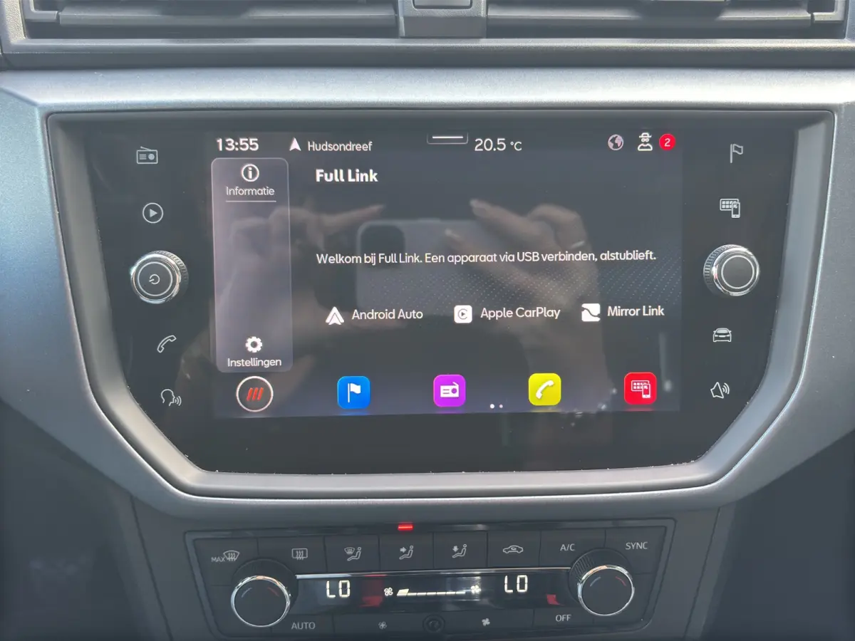 1.0 TSI Style Business Intense | Achteruitrijcamera | Apple Carplay/Android Auto | Cruise control adaptief |