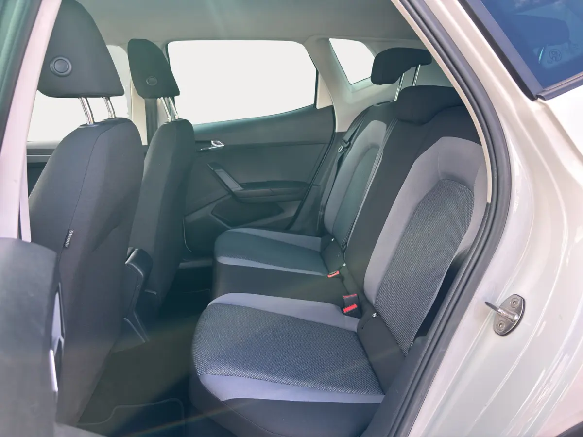 1.0 TSI Style Business Intense | Achteruitrijcamera | Apple Carplay/Android Auto | Cruise control adaptief |