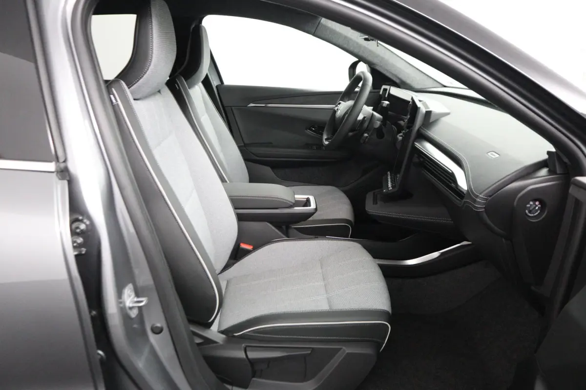 Intense+ 87 kWh | € 3.000 Korting! | 360° Camera | Adaptive Cruise Control | Climate Control | Elektrische Kofferklep | Google Navigatie | Parkeer Assistent | Stoel- en Stuurverwarming