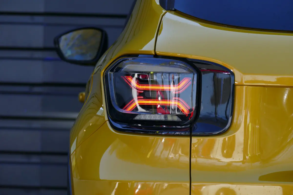1.2 e-Hybrid Summit | Achteruitrijcamera | Airco (automatisch) | Apple Carplay/Android Auto|telefoonintegratie premium