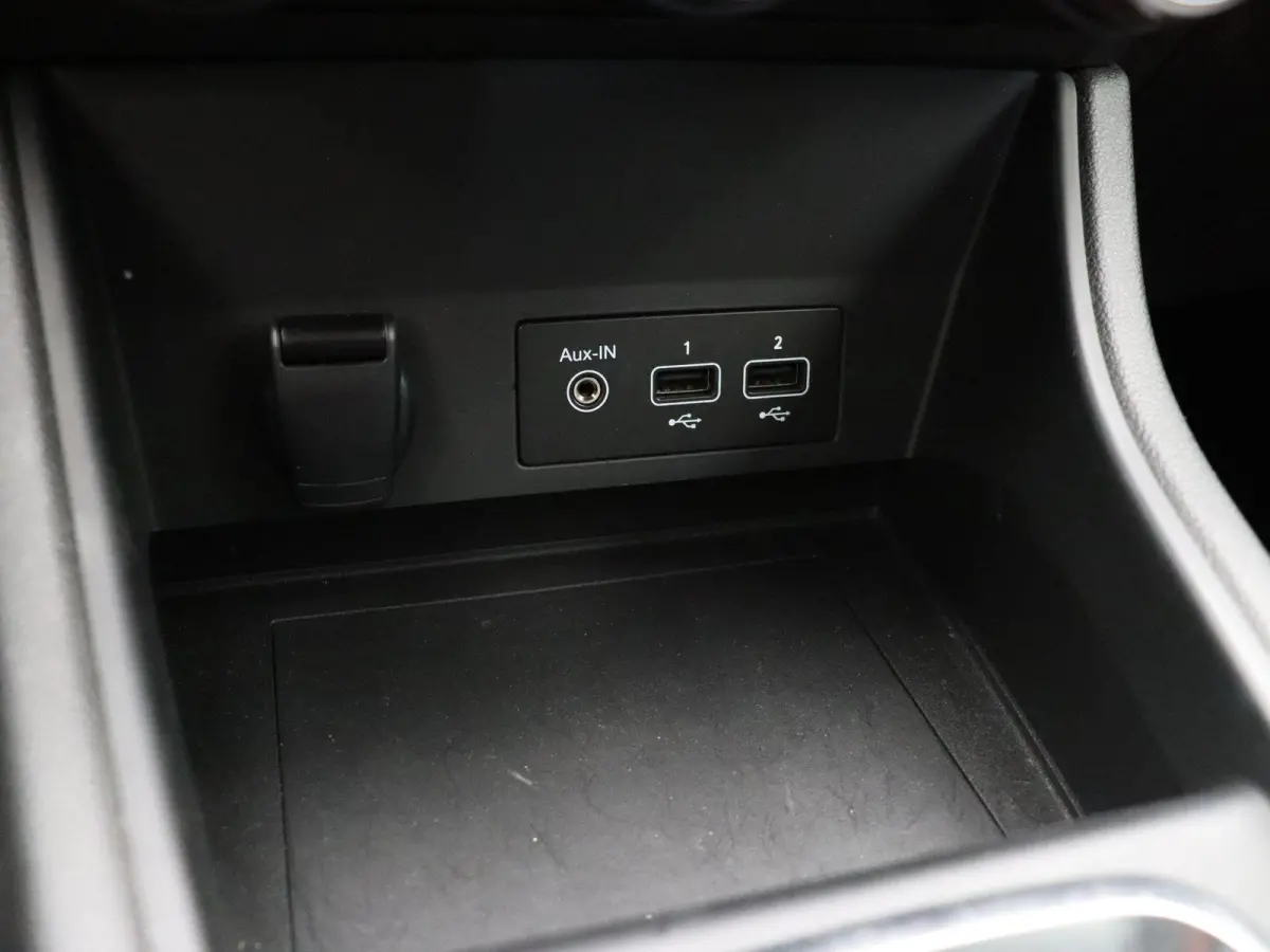 TCe 90pk techno | Cruise Control | Apple Carplay | Android auto | 17" LMV | Parkeersensoren achter |